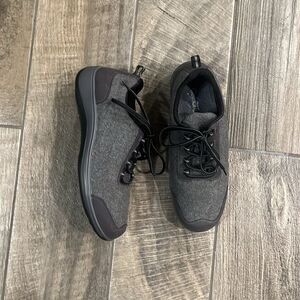 Orthofeet grey & black lace up textile oxfords